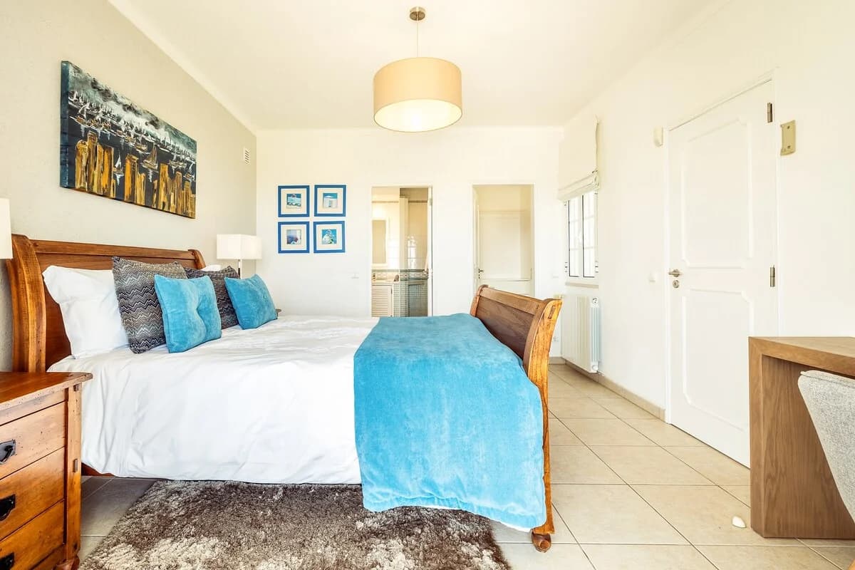 Bedroom 2 — Double bed at Casa da Parra